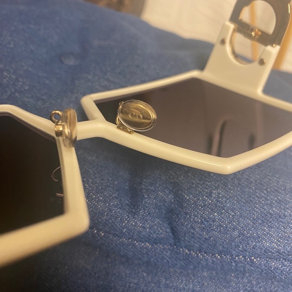SOLD - Dior 30 Montaigne Sunglasses - Picture 7 of 10